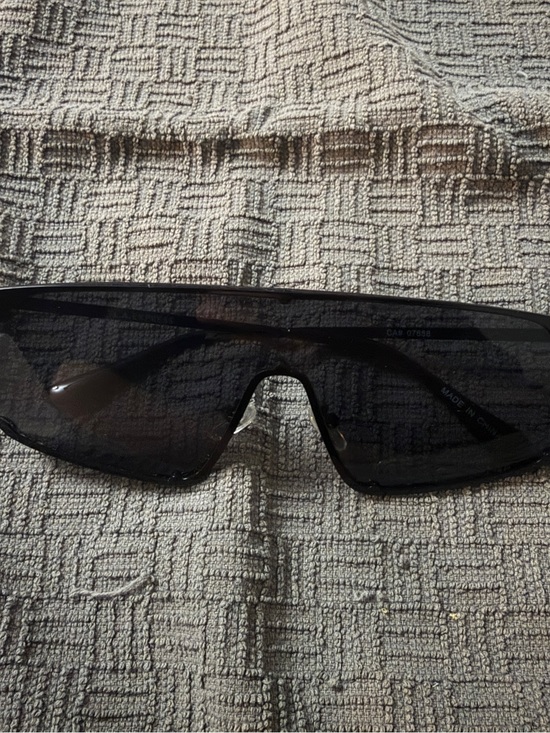 La Express Accessories - Oversized Black Shield Sunglasses